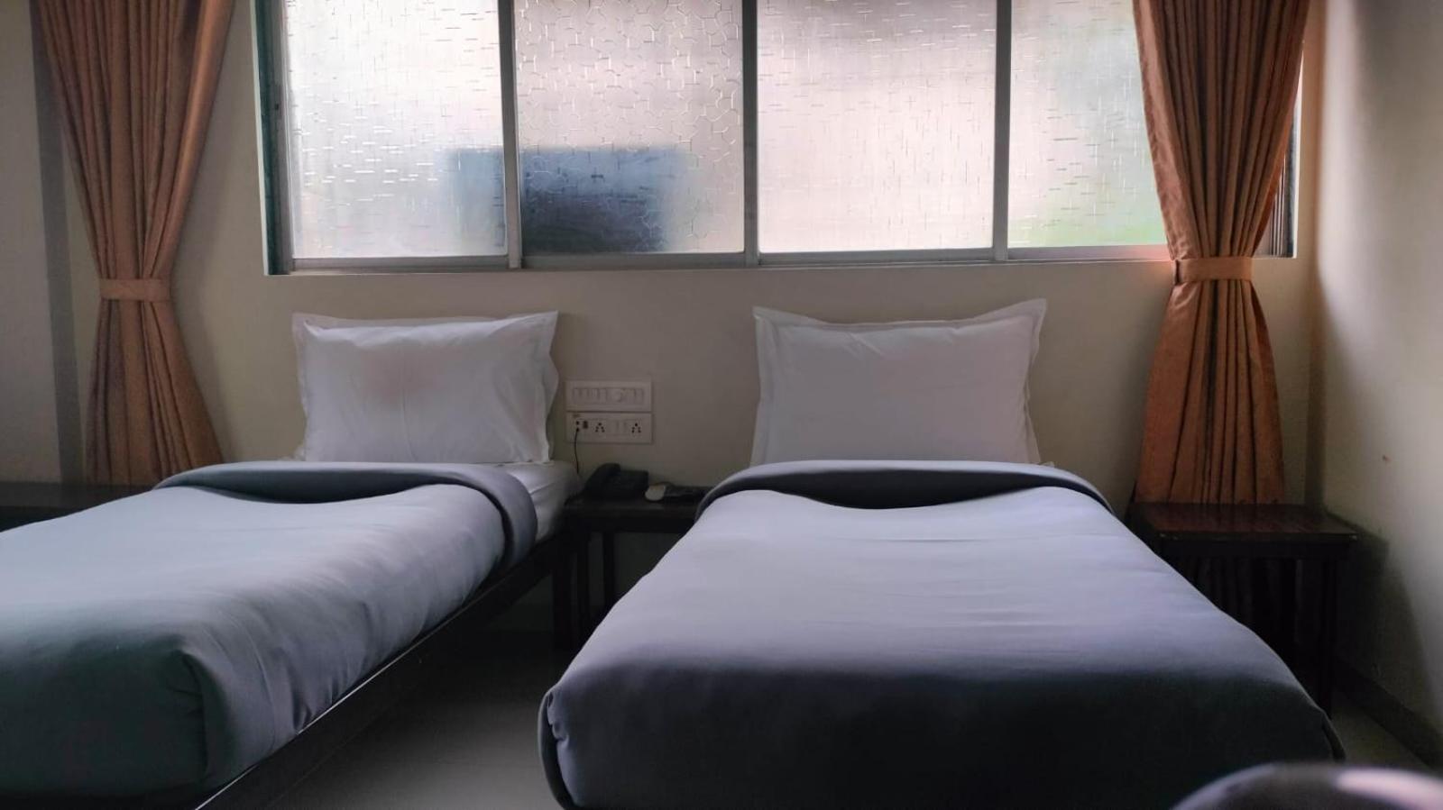 Hotel Sai Nidhi Executive-Mindspace Airoli ナビムンバイ エクステリア 写真