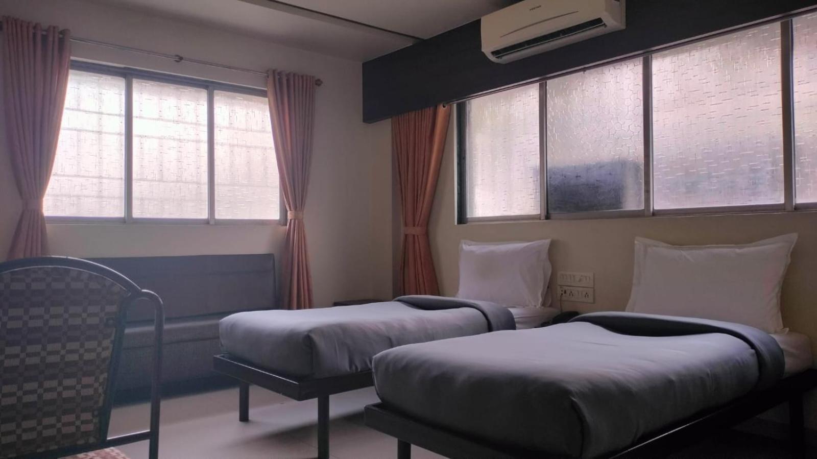 Hotel Sai Nidhi Executive-Mindspace Airoli ナビムンバイ エクステリア 写真