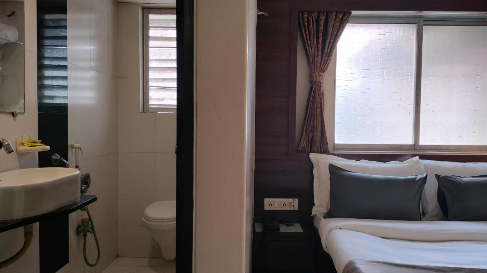 Hotel Sai Nidhi Executive-Mindspace Airoli ナビムンバイ エクステリア 写真