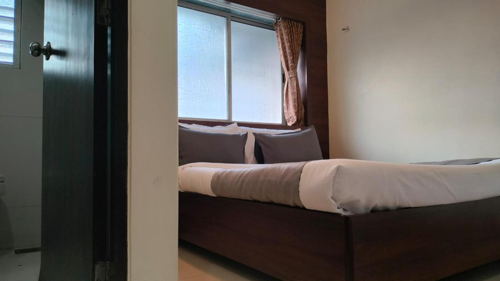 Hotel Sai Nidhi Executive-Mindspace Airoli ナビムンバイ エクステリア 写真