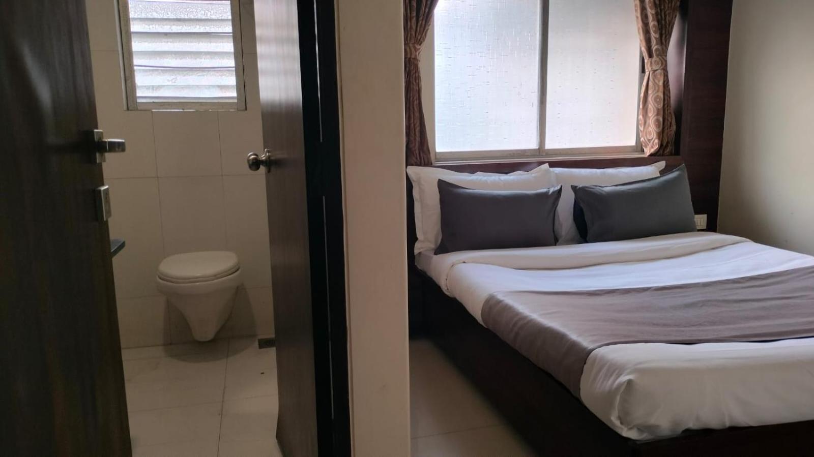 Hotel Sai Nidhi Executive-Mindspace Airoli ナビムンバイ エクステリア 写真