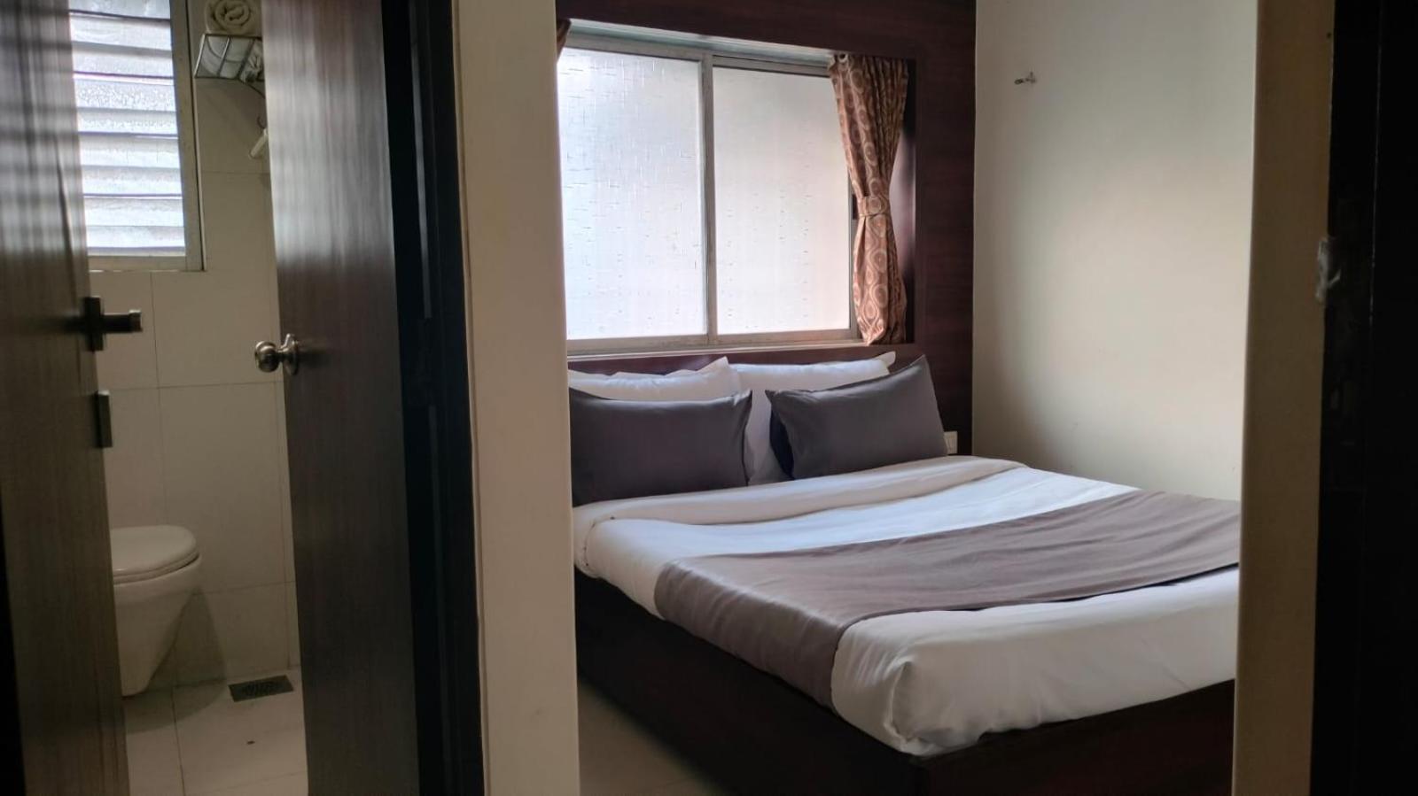 Hotel Sai Nidhi Executive-Mindspace Airoli ナビムンバイ エクステリア 写真