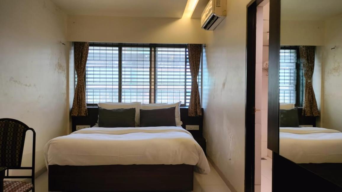 Hotel Sai Nidhi Executive-Mindspace Airoli ナビムンバイ エクステリア 写真